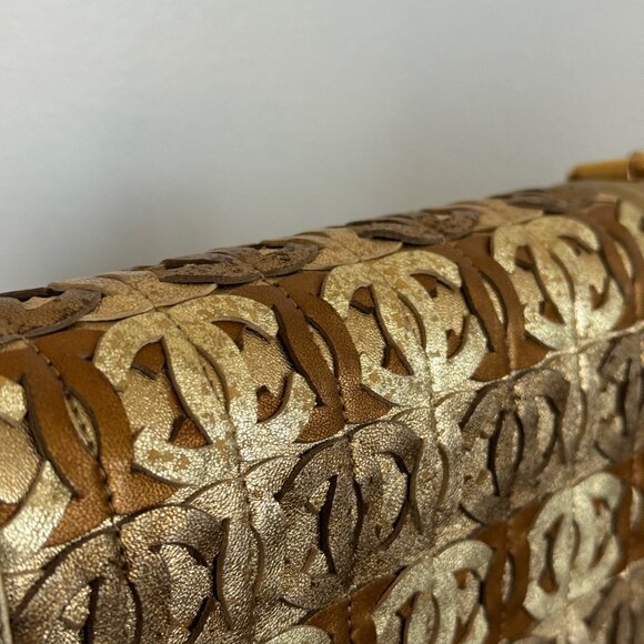 CHANEL LEATHER Boy Bag Dubai Gold - Picture 7 of 13